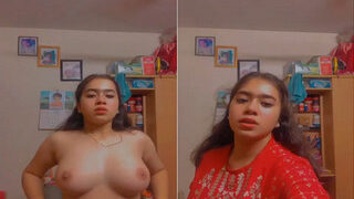 Sexy Desi Girl Shows Her Boobs | Indian MMS