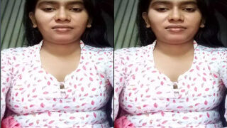 Desi Village Girl Shows Boobs | Indian MMS