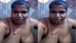 Desi Bhabhi Shows Her Big Boobs | Indian MMS