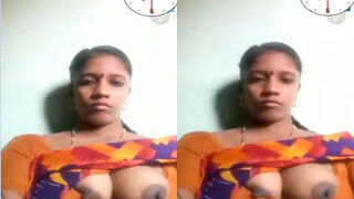 Desi Bhabhi Shows Her Boobs | Indian MMS