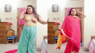 Horny Desi Girl Shows Her Nude Body | Indian MMS