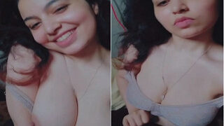 Sexy Desi Girl Shows Her Big Boobs | Indian MMS