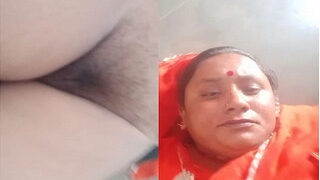 Desi Bhabhi Shows Pussy | Indian MMS