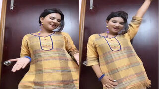 Desi Girl Sucking Lover Dick | Indian MMS