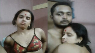 Desi Cpl Romance And Shows Boobs | Indian MMS