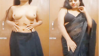 Hot Desi Girl Shows Her Boobs | Indian MMS