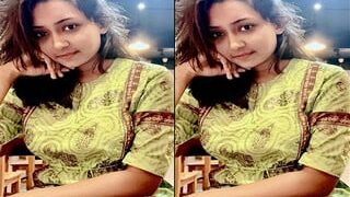 Desi Girl Shows Her Nude Body | Indian MMS