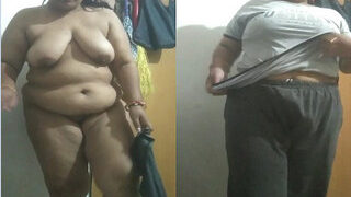 Desi Bhabhi Strip Cloths And Shows Nude Body | Indian MMS