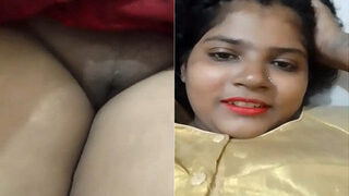 Hot Desi Bhabhi Shows Pussy | Indian MMS