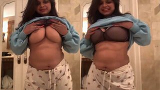 Horny Desi Girl Play With Her Boobs | Indian MMS