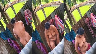Desi Bhabhi Bathing Capture In Hidden Cam | Indian MMS
