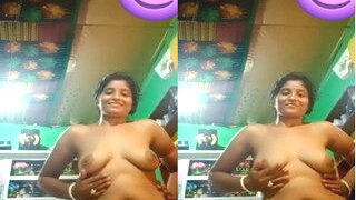 Sexy Desi Bhabhi Shows Boobs | Indian MMS