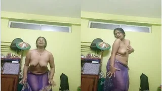 Horny Desi Bhabhi Strip Dance | Indian MMS