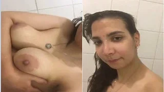 Desi Girl Shows Boobs | Indian MMS