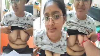 Desi Mallu Bhabhi Shows Pussy | Indian MMS