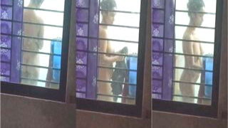 Sexy Desi Bhabhi Bathing Capture | Indian MMS